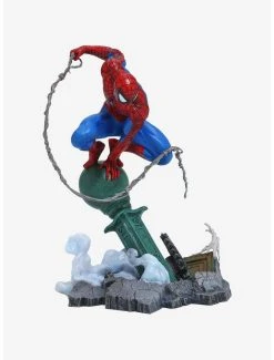 Boxlunch Marvel Spider-Man Gallery Diorama Spider-Man On Lamppost Figure